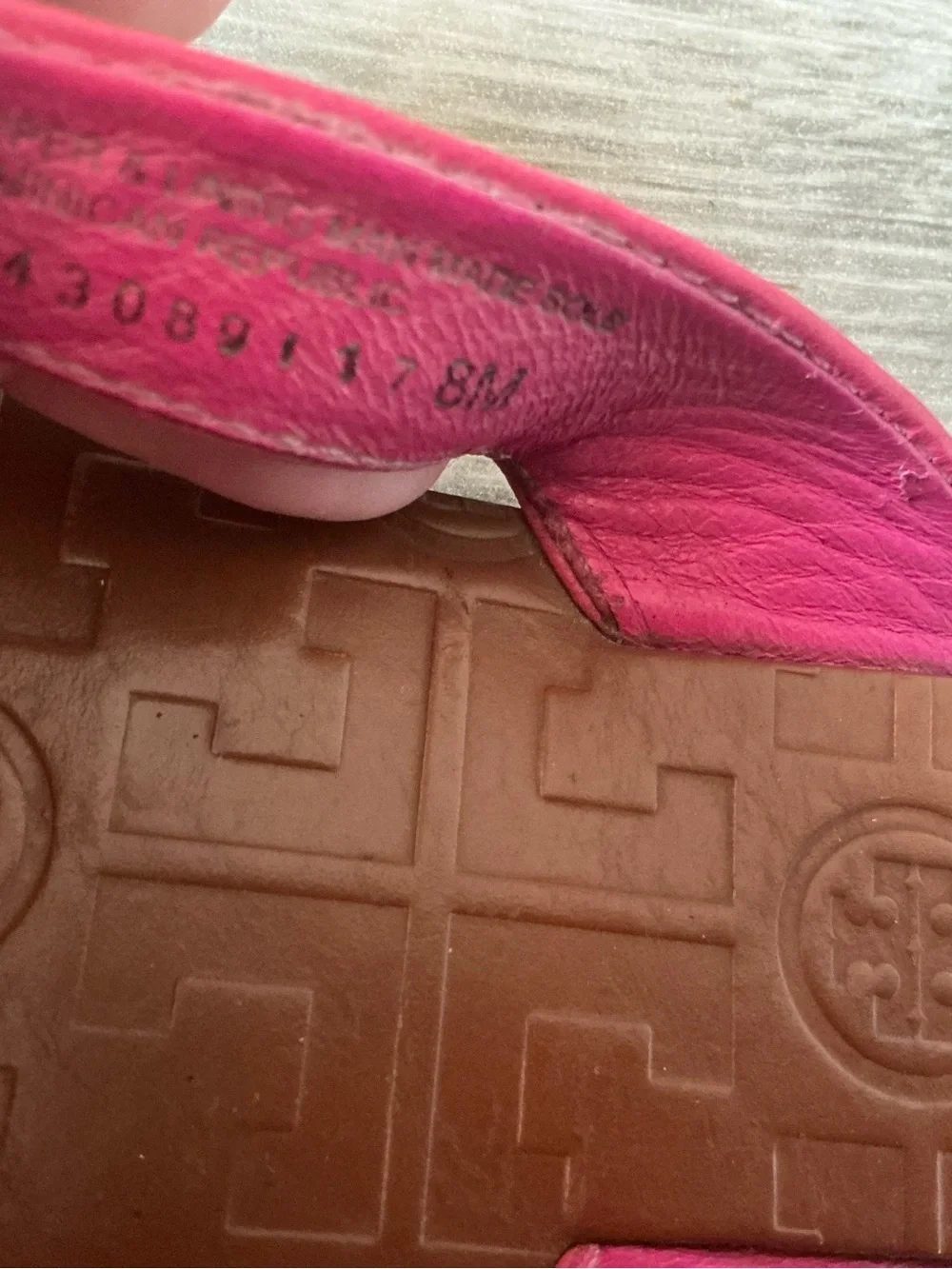 Tory Burch Thora leather thong sandals t-strap size 8 hibiscus